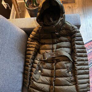 Burberry Harrowden olive green quilted down hooded belted jacket